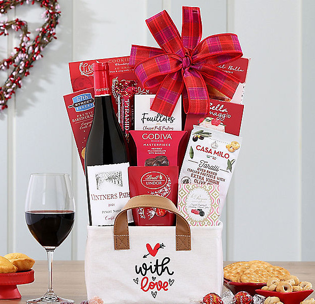 Pinot_Noir_Love_Valentine's_Day_Gift_Basket